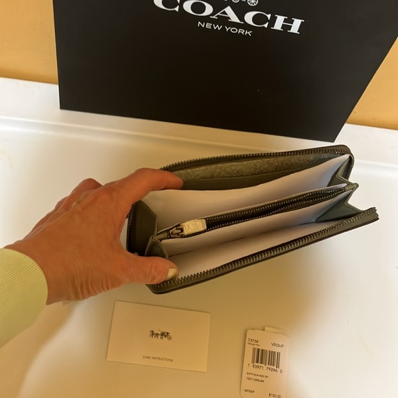 Coach Lt Fern zip around leather wallet gunmetal hardware - Picture 3 of 9